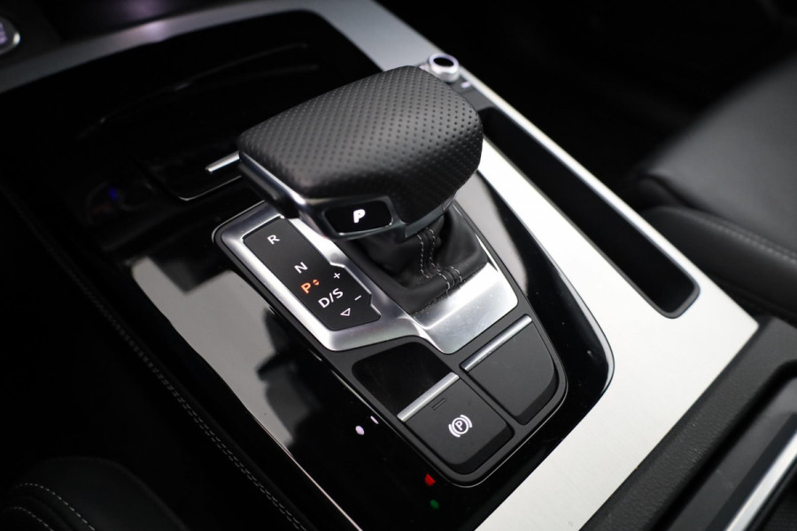 Audi Q5 55 TFSI e quattro Competition 367pk Plug in Hybrid | Panoramadak | Luchtvering | Diamond stitching leder interieur | Trekhaak | Stoelverwarming