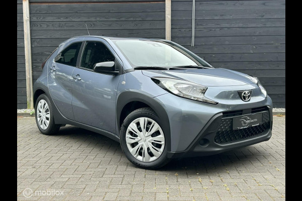 Toyota Aygo X 1.0 VVT-i S-CVT AUTOMAAT Envy Clima / Camera / Carplay / 14.315 KM / nov 2024!!!