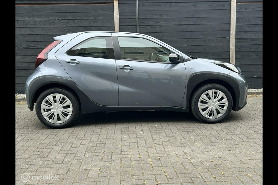 Toyota Aygo X 1.0 VVT-i S-CVT AUTOMAAT Envy Clima / Camera / Carplay / 14.315 KM / nov 2024!!!