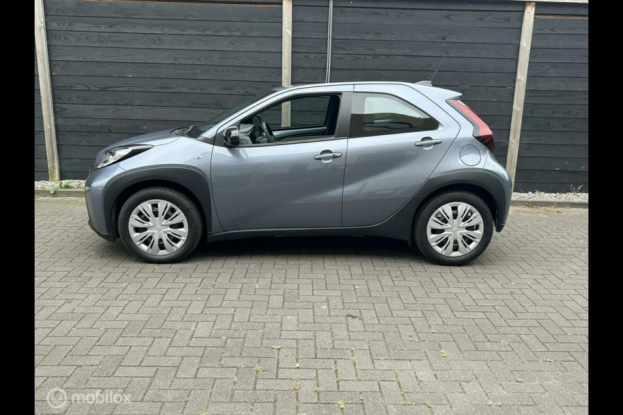 Toyota Aygo X 1.0 VVT-i S-CVT AUTOMAAT Envy Clima / Camera / Carplay / 14.315 KM / nov 2024!!!
