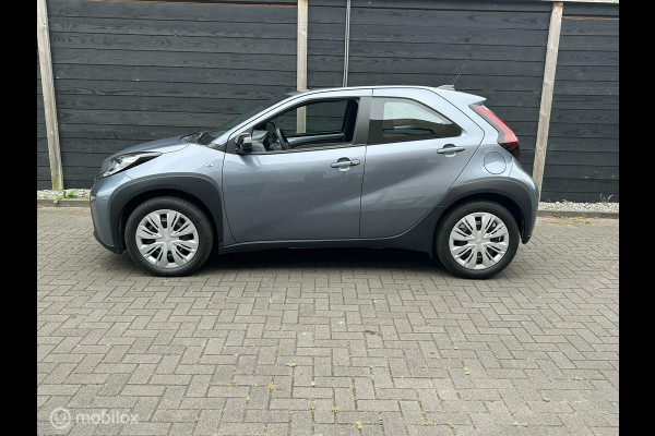 Toyota Aygo X 1.0 VVT-i S-CVT AUTOMAAT Envy Clima / Camera / Carplay / 14.315 KM / nov 2024!!!