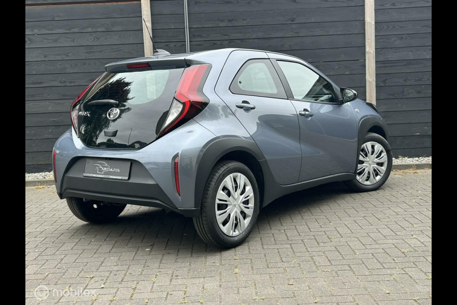 Toyota Aygo X 1.0 VVT-i S-CVT AUTOMAAT Envy Clima / Camera / Carplay / 14.315 KM / nov 2024!!!