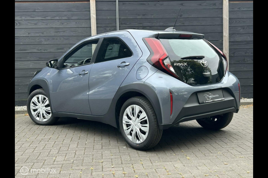 Toyota Aygo X 1.0 VVT-i S-CVT AUTOMAAT Envy Clima / Camera / Carplay / 14.315 KM / nov 2024!!!