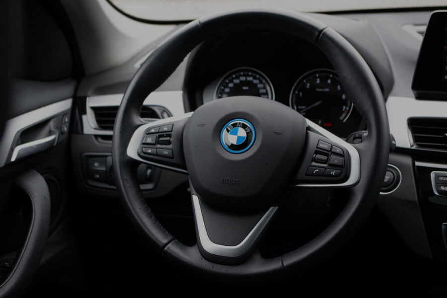 BMW X1 xDrive25e eDrive Edition 222 PK PHEV, Panoramadak, Trekhaak, Camera, LED Koplampen, Cruise Control
