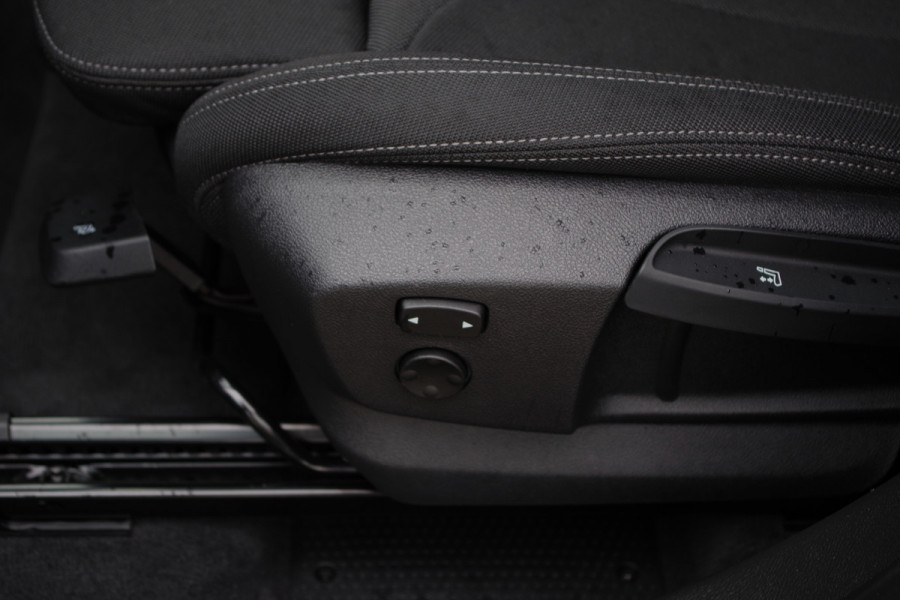 BMW X1 xDrive25e eDrive Edition 222 PK PHEV, Panoramadak, Trekhaak, Camera, LED Koplampen, Cruise Control