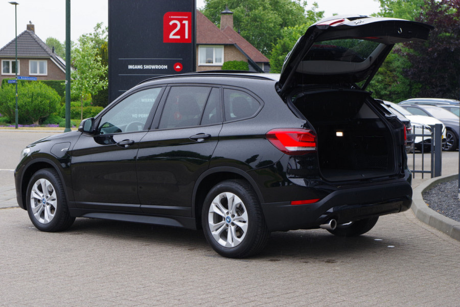 BMW X1 xDrive25e eDrive Edition 222 PK PHEV, Panoramadak, Trekhaak, Camera, LED Koplampen, Cruise Control