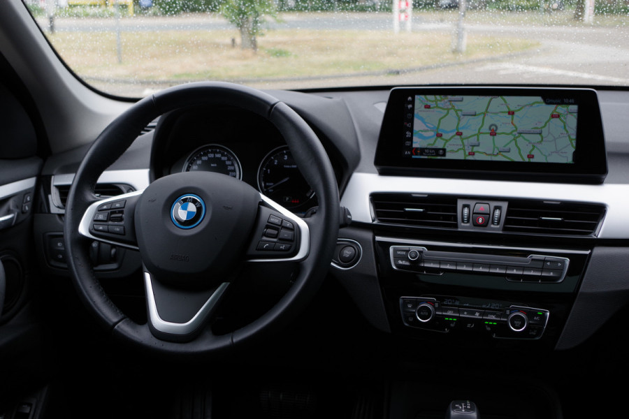 BMW X1 xDrive25e eDrive Edition 222 PK PHEV, Panoramadak, Trekhaak, Camera, LED Koplampen, Cruise Control