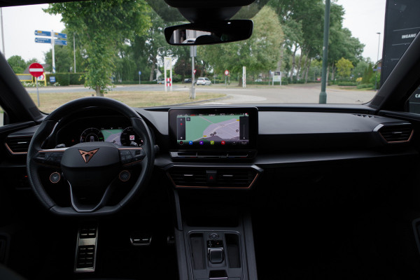 CUPRA Leon Sportstourer 1.4 e-Hybrid 245 PK VZ Copper Edition PHEV, Panoramadak, Camera, 19" LM, Adap. Cruise Control, Carplay