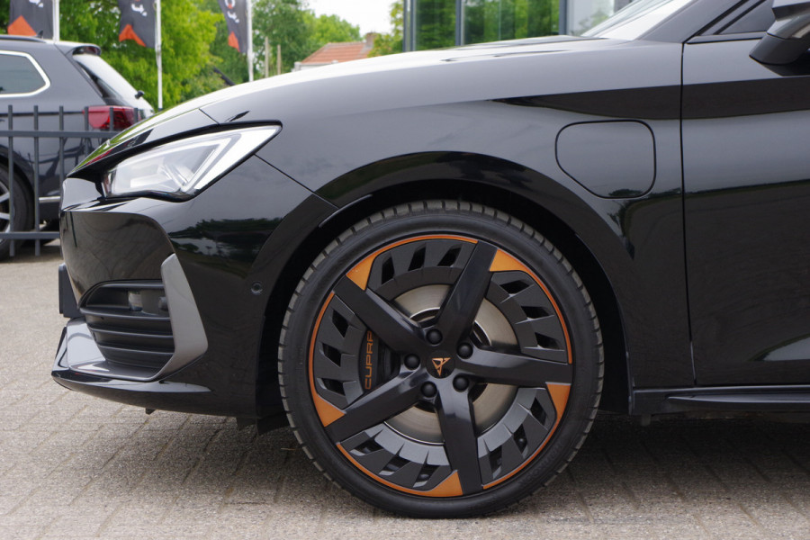 CUPRA Leon Sportstourer 1.4 e-Hybrid 245 PK VZ Copper Edition PHEV, Panoramadak, Camera, 19" LM, Adap. Cruise Control, Carplay