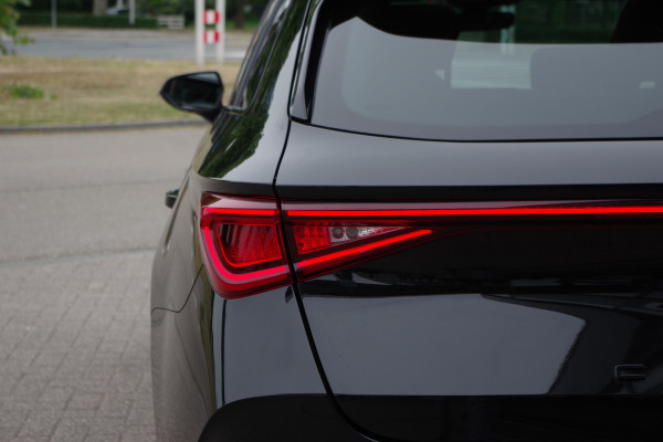 CUPRA Leon Sportstourer 1.4 e-Hybrid 245 PK VZ Copper Edition PHEV, Panoramadak, Camera, 19" LM, Adap. Cruise Control, Carplay