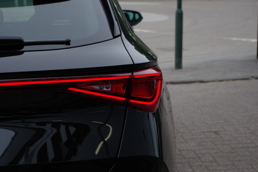 CUPRA Leon Sportstourer 1.4 e-Hybrid 245 PK VZ Copper Edition PHEV, Panoramadak, Camera, 19" LM, Adap. Cruise Control, Carplay