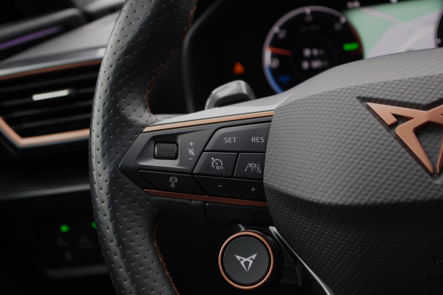 CUPRA Leon Sportstourer 1.4 e-Hybrid 245 PK VZ Copper Edition PHEV, Panoramadak, Camera, 19" LM, Adap. Cruise Control, Carplay