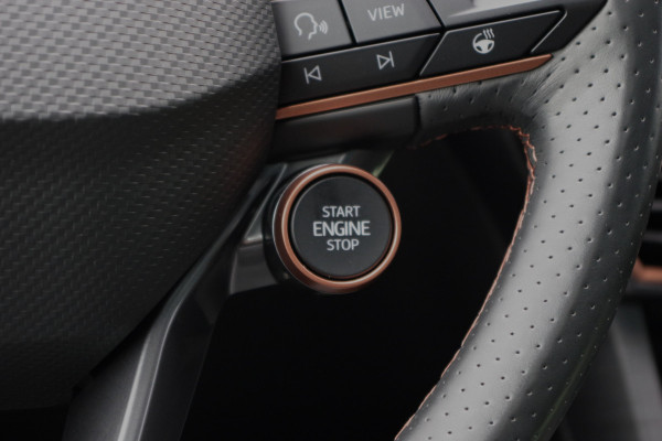 CUPRA Leon Sportstourer 1.4 e-Hybrid 245 PK VZ Copper Edition PHEV, Panoramadak, Camera, 19" LM, Adap. Cruise Control, Carplay