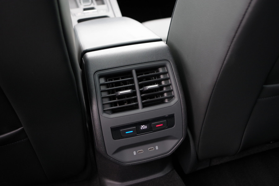 CUPRA Leon Sportstourer 1.4 e-Hybrid 245 PK VZ Copper Edition PHEV, Panoramadak, Camera, 19" LM, Adap. Cruise Control, Carplay