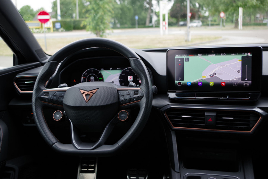CUPRA Leon Sportstourer 1.4 e-Hybrid 245 PK VZ Copper Edition PHEV, Panoramadak, Camera, 19" LM, Adap. Cruise Control, Carplay