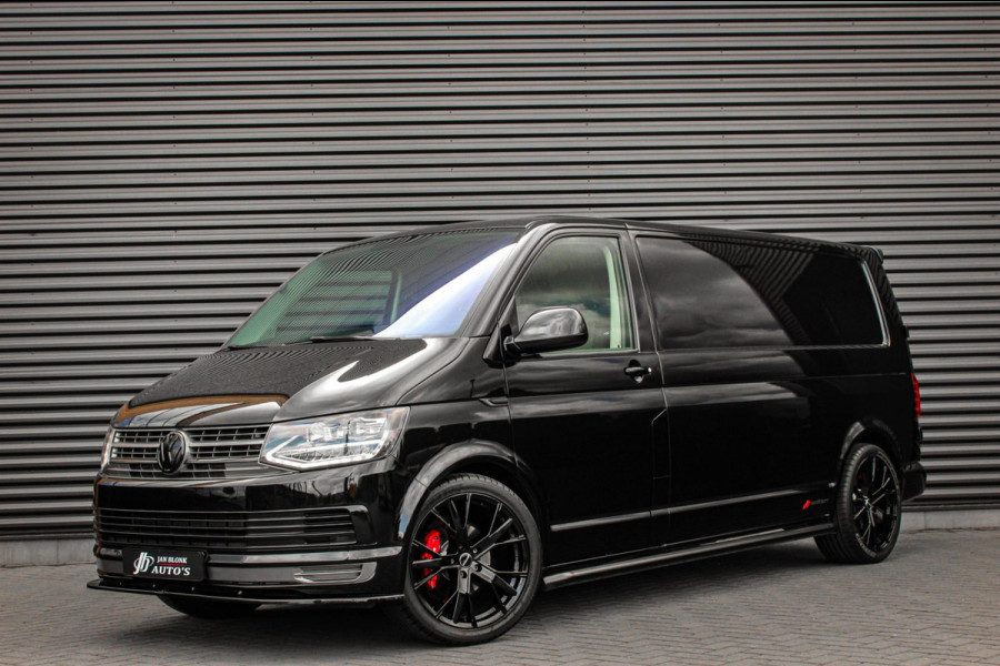 Volkswagen Transporter 2.0 TDI L2H1 150PK / APPLE CARPLAY / VERLAAGD / ALCANTARA STUUR / FULL BLACK / TREKAAK / SPOILER / CRUISE