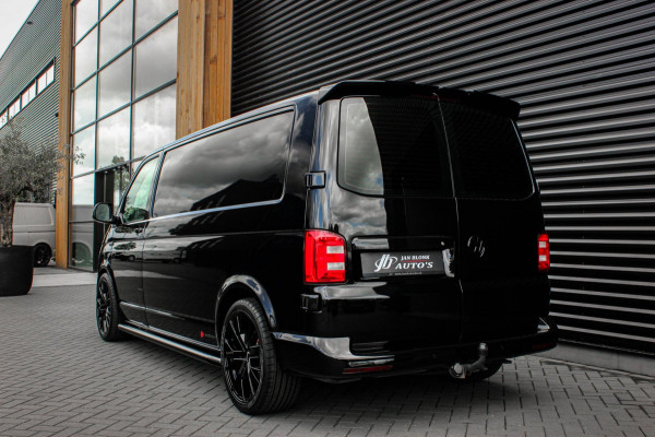 Volkswagen Transporter 2.0 TDI L2H1 150PK / APPLE CARPLAY / VERLAAGD / ALCANTARA STUUR / FULL BLACK / TREKAAK / SPOILER / CRUISE
