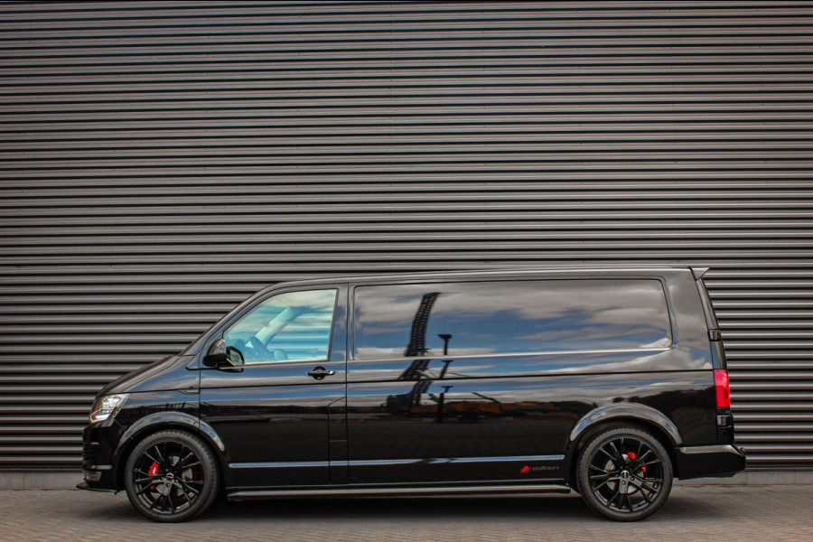 Volkswagen Transporter 2.0 TDI L2H1 150PK / APPLE CARPLAY / VERLAAGD / ALCANTARA STUUR / FULL BLACK / TREKAAK / SPOILER / CRUISE
