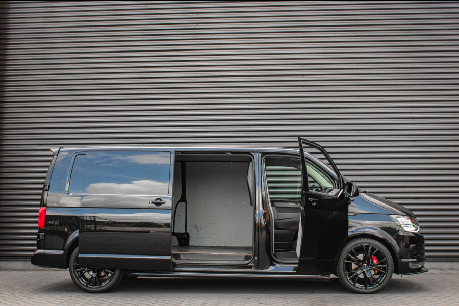 Volkswagen Transporter 2.0 TDI L2H1 150PK / APPLE CARPLAY / VERLAAGD / ALCANTARA STUUR / FULL BLACK / TREKAAK / SPOILER / CRUISE