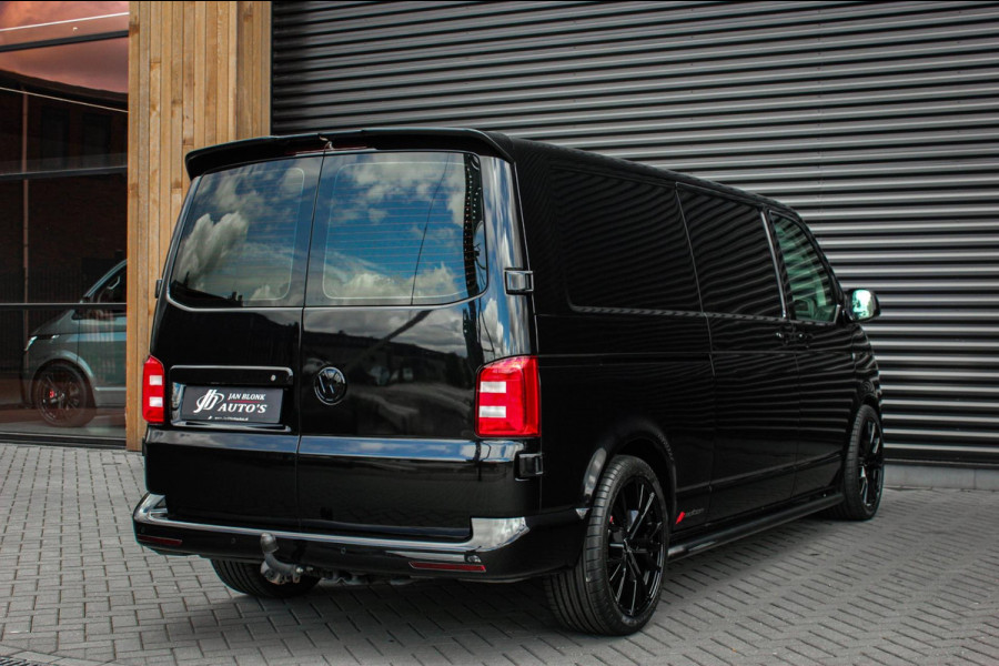 Volkswagen Transporter 2.0 TDI L2H1 150PK / APPLE CARPLAY / VERLAAGD / ALCANTARA STUUR / FULL BLACK / TREKAAK / SPOILER / CRUISE