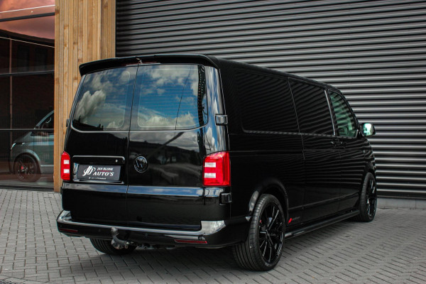 Volkswagen Transporter 2.0 TDI L2H1 150PK / APPLE CARPLAY / VERLAAGD / ALCANTARA STUUR / FULL BLACK / TREKAAK / SPOILER / CRUISE