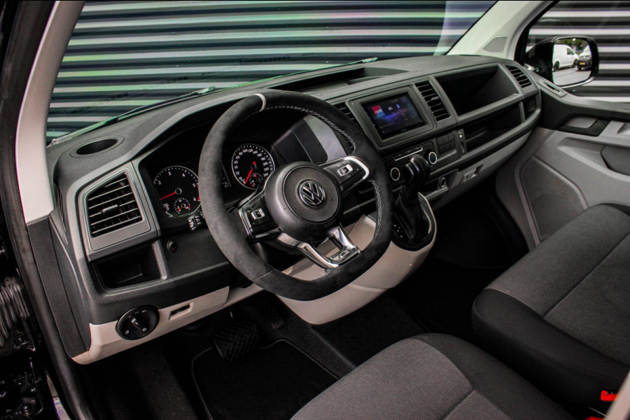 Volkswagen Transporter 2.0 TDI L2H1 150PK / APPLE CARPLAY / VERLAAGD / ALCANTARA STUUR / FULL BLACK / TREKAAK / SPOILER / CRUISE