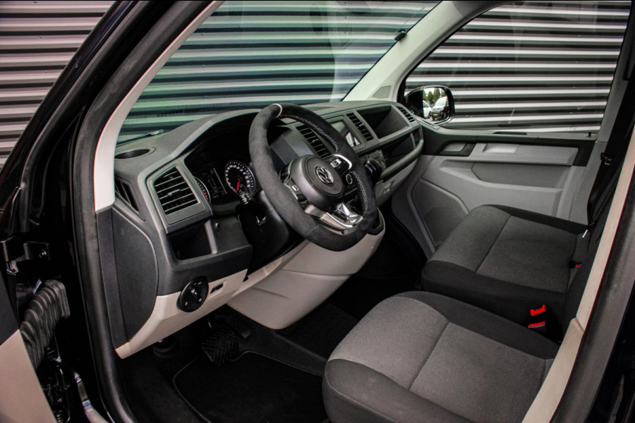 Volkswagen Transporter 2.0 TDI L2H1 150PK / APPLE CARPLAY / VERLAAGD / ALCANTARA STUUR / FULL BLACK / TREKAAK / SPOILER / CRUISE