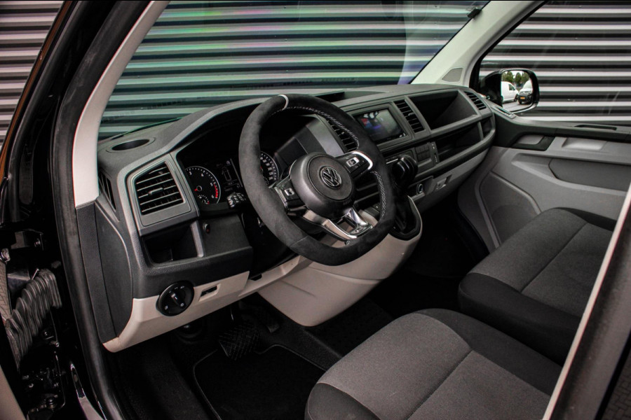 Volkswagen Transporter 2.0 TDI L2H1 150PK / APPLE CARPLAY / VERLAAGD / ALCANTARA STUUR / FULL BLACK / TREKAAK / SPOILER / CRUISE