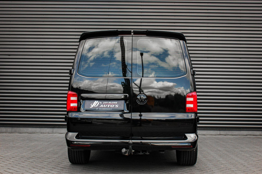 Volkswagen Transporter 2.0 TDI L2H1 150PK / APPLE CARPLAY / VERLAAGD / ALCANTARA STUUR / FULL BLACK / TREKAAK / SPOILER / CRUISE