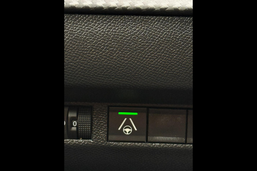 Peugeot 2008 1.2 PureTech 130 Allure 360° Camera Facelift model