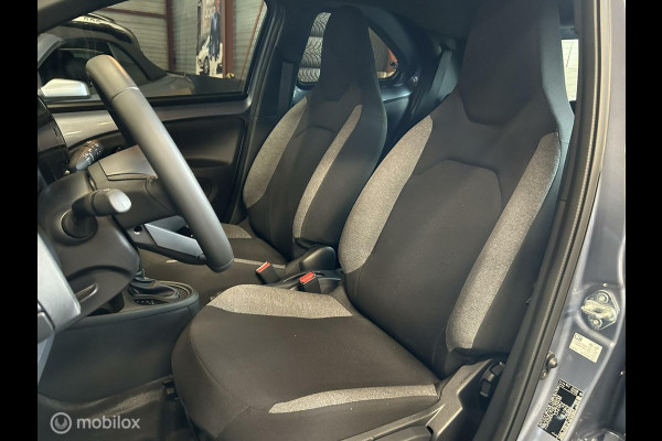 Toyota Aygo X 1.0 VVT-i S-CVT AUTOMAAT Envy Clima / Camera / Carplay / 14.315 KM / nov 2024!!!
