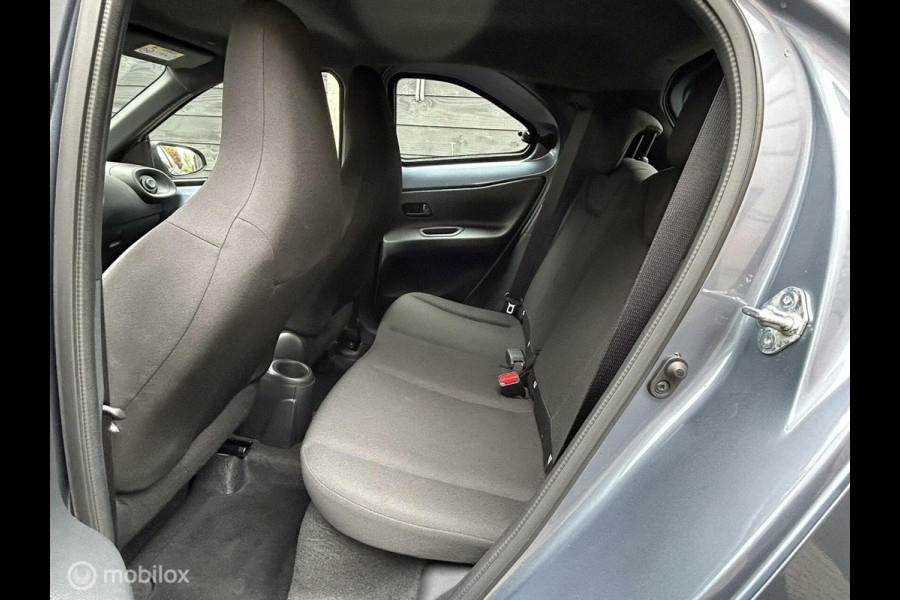 Toyota Aygo X 1.0 VVT-i S-CVT AUTOMAAT Envy Clima / Camera / Carplay / 14.315 KM / nov 2024!!!
