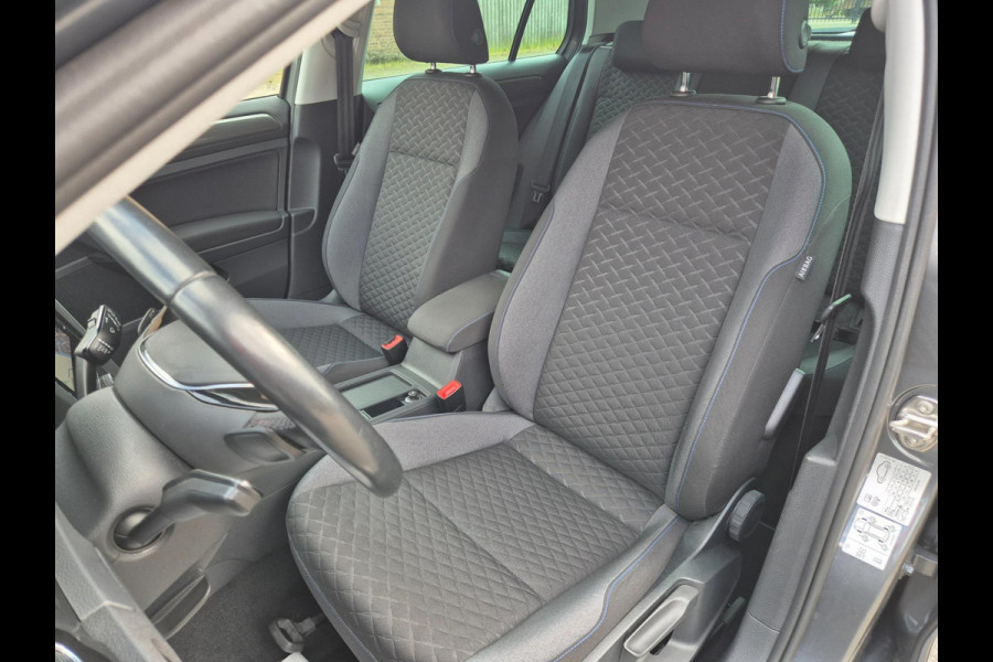 Volkswagen Golf 1.5 TSI Highline DSG-7 Navi, Clima, Cruise, LED