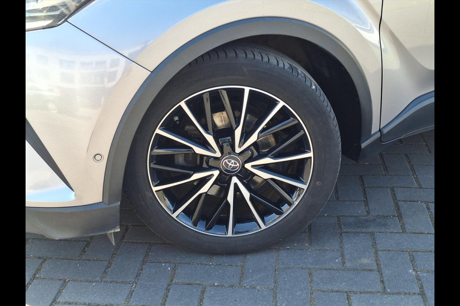 Toyota C-HR 1.8 Hybrid Executive | LED Pakket, Dodehoekherkenning, Navigatie, Stoel + Stuurverwarming, Keyless, Leer/Stof, 18 inch