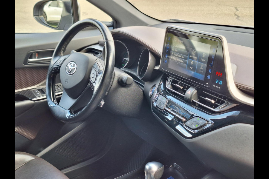 Toyota C-HR 1.8 Hybrid Executive | LED Pakket, Dodehoekherkenning, Navigatie, Stoel + Stuurverwarming, Keyless, Leer/Stof, 18 inch