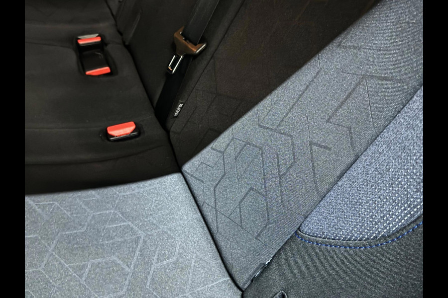 Peugeot 2008 1.2 PureTech Signature Garantie CarPlay StoelVW Parkeersensoren Cruise Navi Led Rijklaar