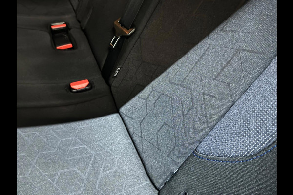 Peugeot 2008 1.2 PureTech Signature Garantie CarPlay StoelVW Parkeersensoren Cruise Navi Led Rijklaar