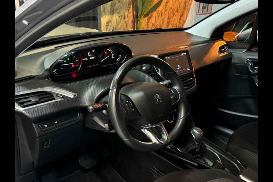 Peugeot 2008 1.2 PureTech Signature Garantie CarPlay StoelVW Parkeersensoren Cruise Navi Led Rijklaar