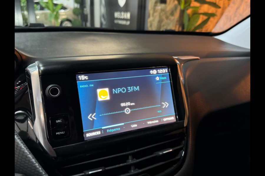 Peugeot 2008 1.2 PureTech Signature Garantie CarPlay StoelVW Parkeersensoren Cruise Navi Led Rijklaar