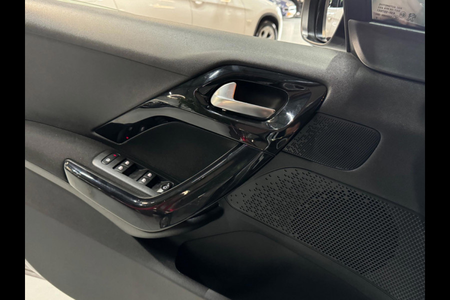 Peugeot 2008 1.2 PureTech Signature Garantie CarPlay StoelVW Parkeersensoren Cruise Navi Led Rijklaar