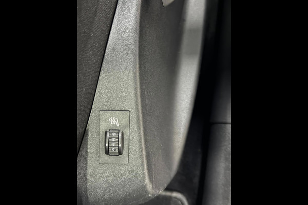 Peugeot 2008 1.2 PureTech Signature Garantie CarPlay StoelVW Parkeersensoren Cruise Navi Led Rijklaar