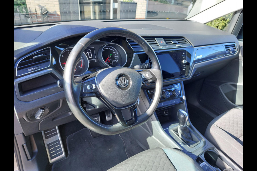 Volkswagen Touran 1.6 TDI Highline 7p | Trekhaak | ACC | 100% onderhouden