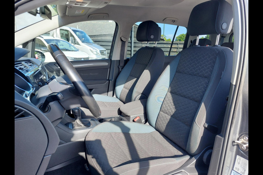 Volkswagen Touran 1.6 TDI Highline 7p | Trekhaak | ACC | 100% onderhouden