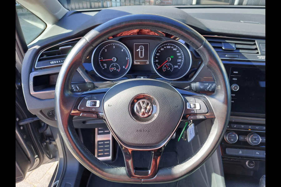 Volkswagen Touran 1.6 TDI Highline 7p | Trekhaak | ACC | 100% onderhouden