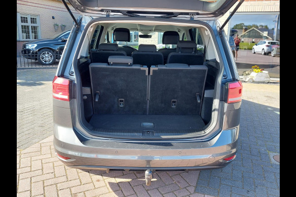 Volkswagen Touran 1.6 TDI Highline 7p | Trekhaak | ACC | 100% onderhouden