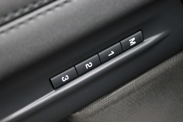 Land Rover Range Rover Evoque 1.5 P300e AWD R-Dynamic SE Panoramadak, Black Pack, Meridian Audio, ACC, Apple Carplay, Camera
