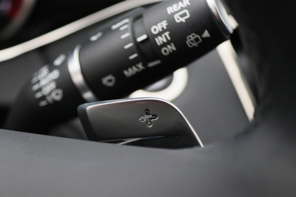 Land Rover Range Rover Evoque 1.5 P300e AWD R-Dynamic SE Panoramadak, Black Pack, Meridian Audio, ACC, Apple Carplay, Camera