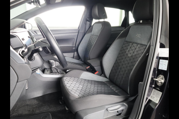 Volkswagen Polo 1.0 TSI R-Line 95PK Automaat (DSG) | Panorama dak | IQ Matrix led koplampen | Navigatie | Parkeercamera | Stoelverwarming | 17" LM velgen |