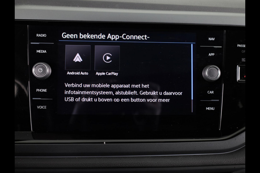 Volkswagen Polo 1.0 TSI R-Line 95PK Automaat (DSG) | Panorama dak | IQ Matrix led koplampen | Navigatie | Parkeercamera | Stoelverwarming | 17" LM velgen |