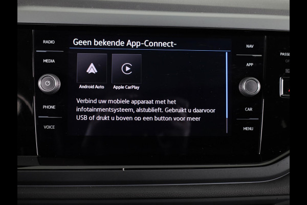 Volkswagen Polo 1.0 TSI R-Line 95PK Automaat (DSG) | Panorama dak | IQ Matrix led koplampen | Navigatie | Parkeercamera | Stoelverwarming | 17" LM velgen |